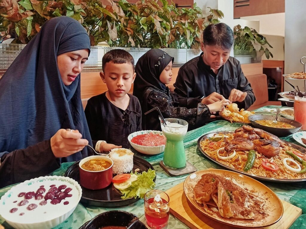 Family enjoying Italian food at the best Italian restaurant in Tohana